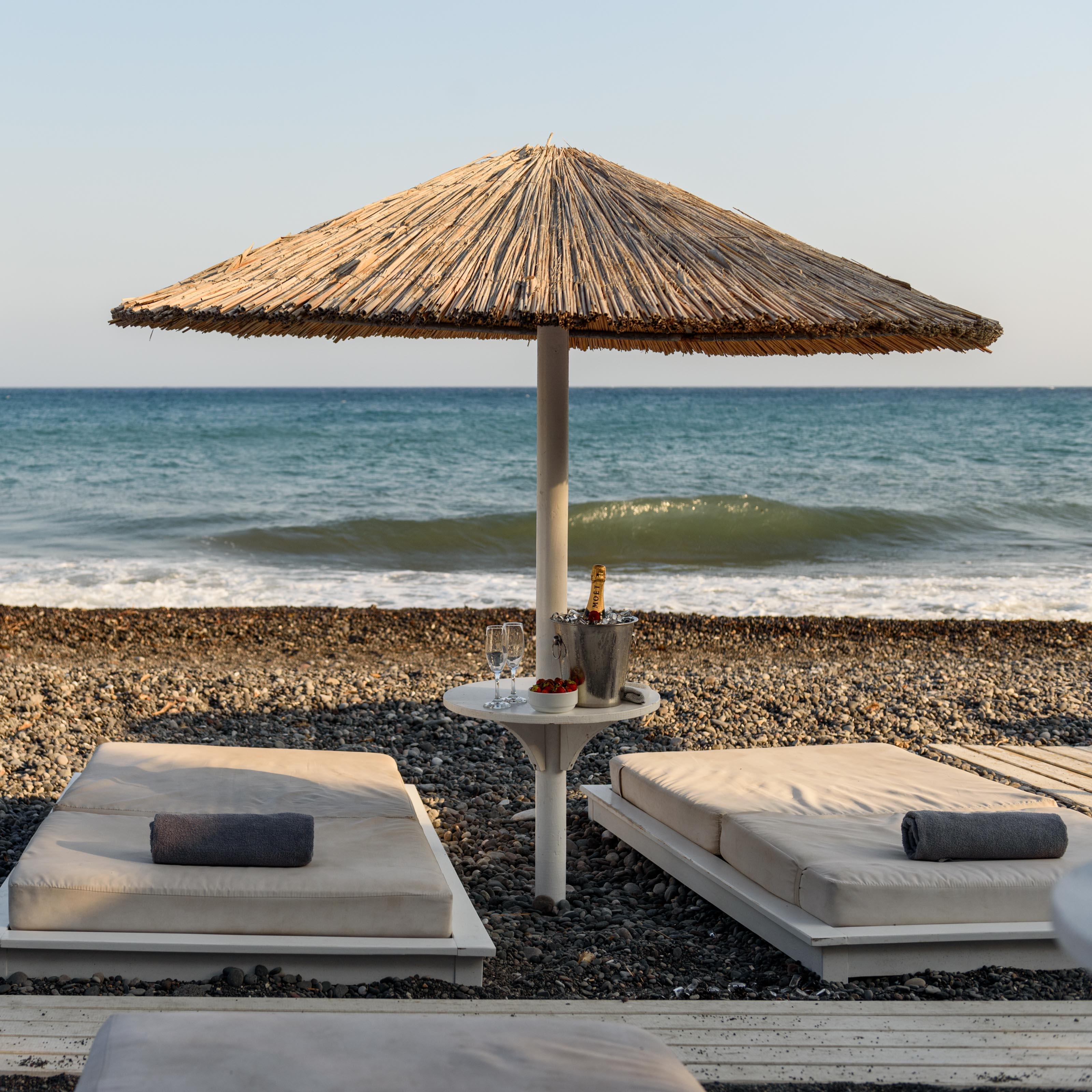 Alesahne Beach Hotel Kamári Exterior foto
