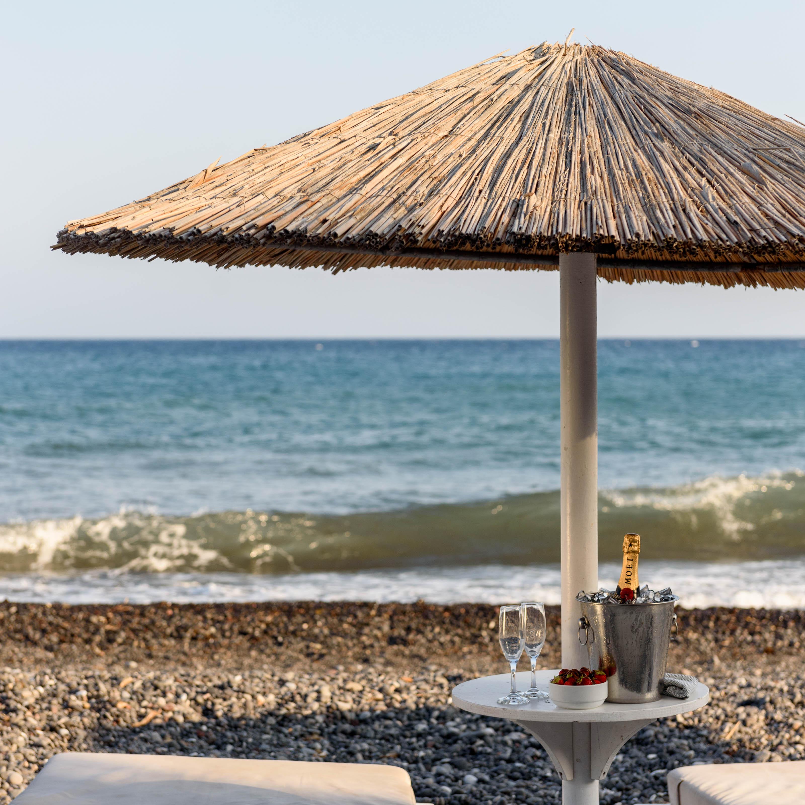 Alesahne Beach Hotel Kamári Exterior foto